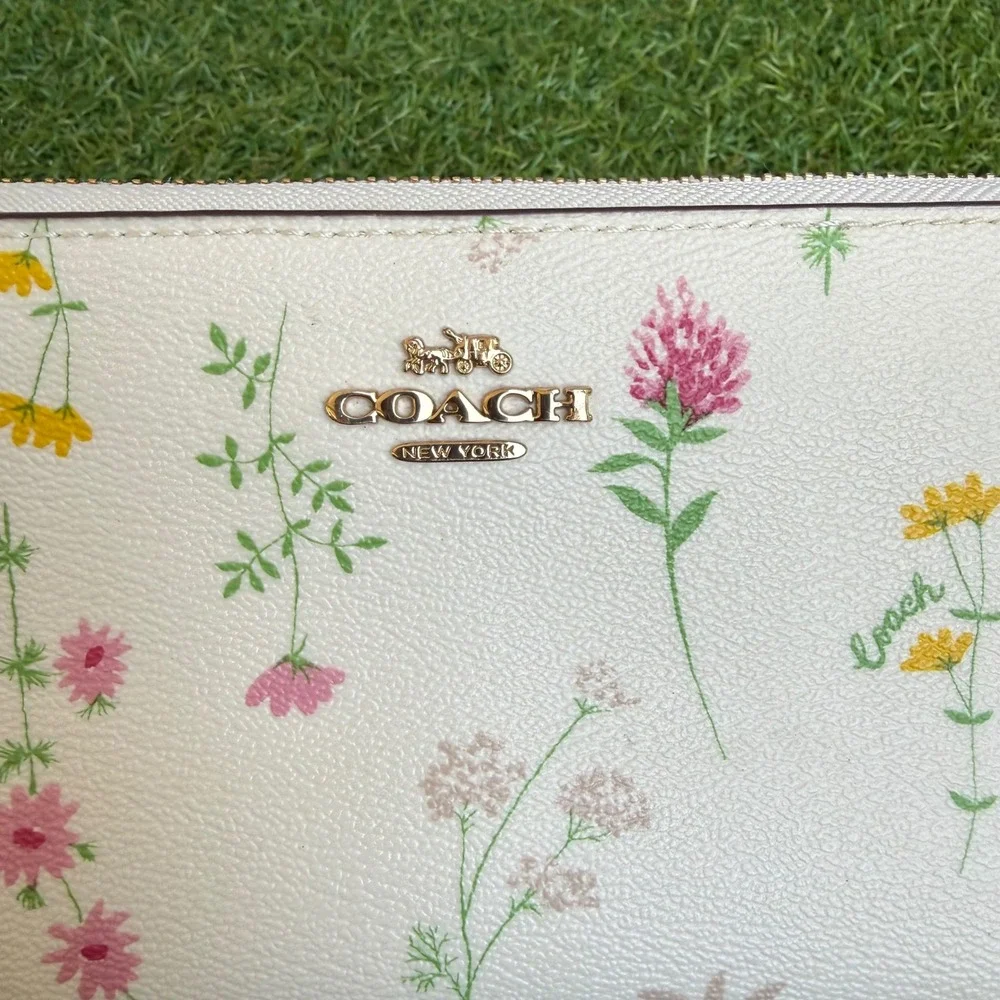 COACH Accordion Zip Around Wallet White Floral Wildflower Print C4452